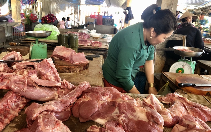 Giá thịt heo chợ quê ngày 30 tết lao dốc