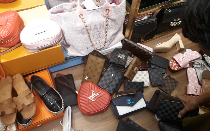 'Truy quét' hơn 23.000 túi xách, thắt lưng nhái Gucci, Dior, LV, Channel, Hermes...