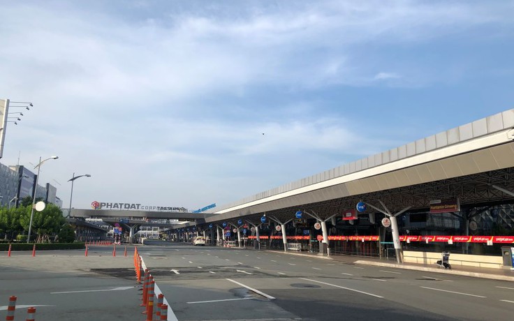 Sân bay Tân Sơn Nhất vắng lặng trong mùa dịch Covid-19