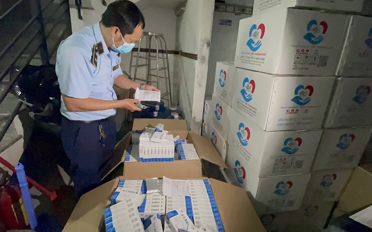 Liên tục phát hiện hàng ngàn kit test Covid-19 nhập lậu, không nguồn gốc Liên tục phát hiện hàng ngàn kit test Covid-19 nhập lậu, không nguồn gốc