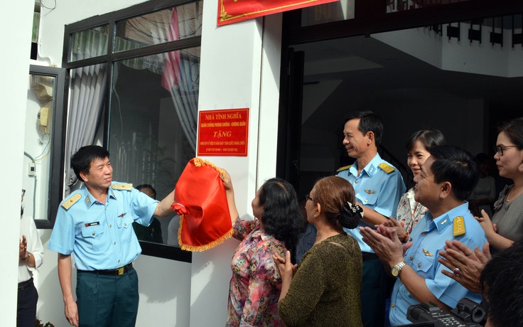 Quân chủng Phòng không - Không quân tặng 2 nhà tình nghĩa tại TP.HCM