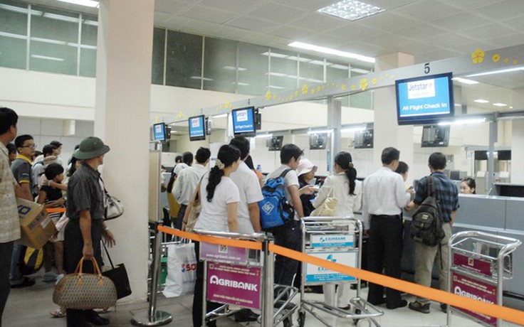 Sân bay Tân Sơn Nhất: Ghế ngồi bong rách, wifi khó dùng