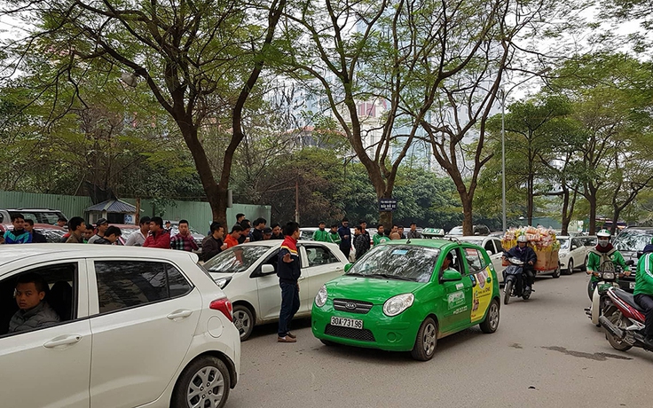 Đề xuất dùng chung biển số màu vàng cho cả taxi, Uber, Grab