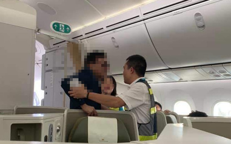 Vụ khách thương gia sàm sỡ nữ hành khách: Phạt nhân viên an ninh sây bay 2 triệu