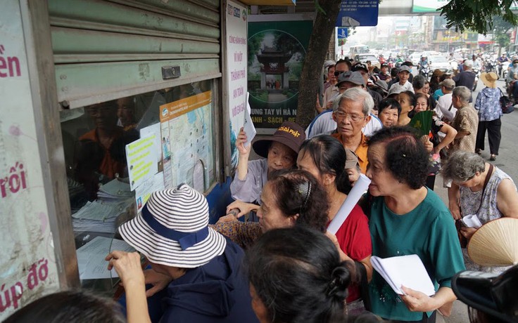 Gần 100.000 người đã đăng ký vé xe buýt miễn phí tại Hà Nội
