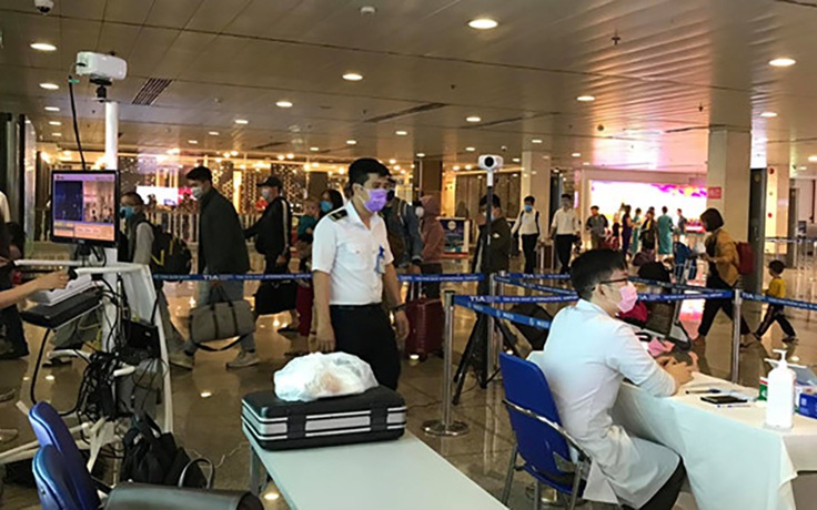 Huỷ hàng trăm chuyến bay đi Trung Quốc, gần 300 người bị từ chối nhập cảnh
