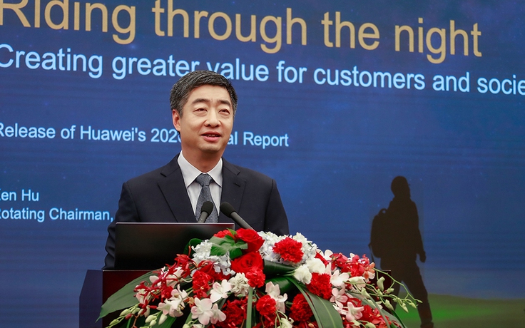 Huawei chuyển hướng sau hơn 1 năm bị cấm vận
