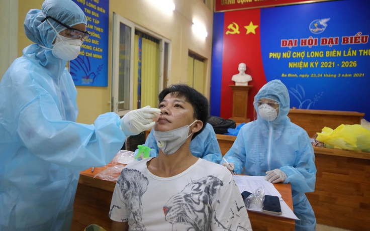 Khẩn: Hà Nội yêu cầu ai ho sốt, khó thở gọi ngay y tế