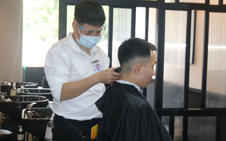 Từ 6 giờ 21.9, Hà Nội cho mở lại cắt tóc, shipper công nghệ được hoạt động