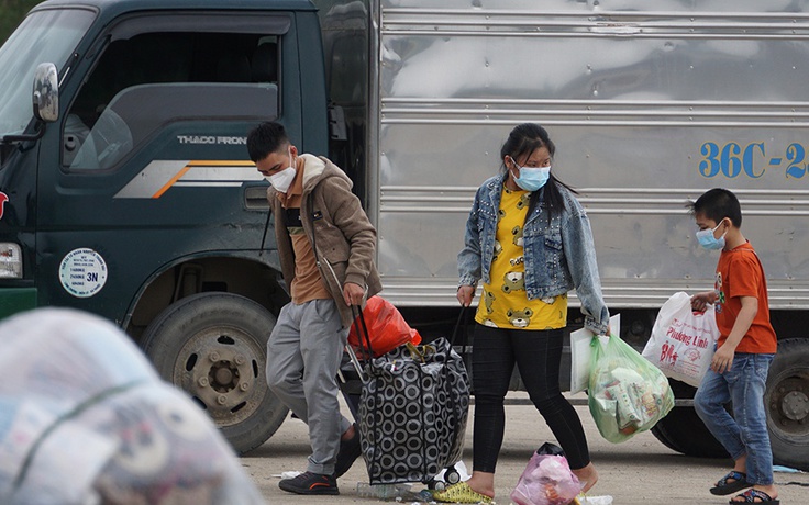 'Tiêm 2-3 mũi vắc xin, về quê vẫn xét nghiệm và cách ly thì quá vô lý'