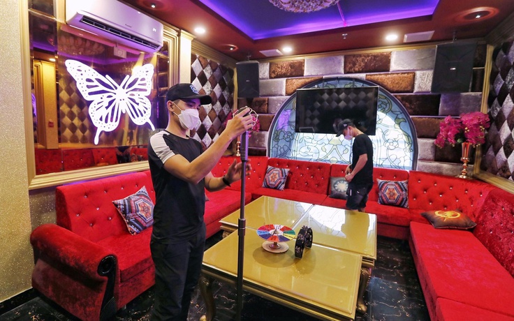 Từ 0 giờ ngày 8.4, Hà Nội cho mở cửa bar, massage và karaoke