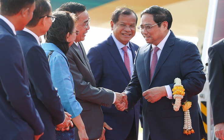 Thủ tướng Phạm Minh Chính tới Phnom Penh bắt đầu thăm chính thức Campuchia