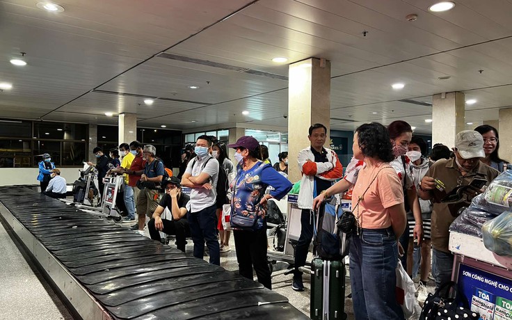 Bộ GTVT yêu cầu làm rõ tình trạng chậm trả hành lý tại sân bay