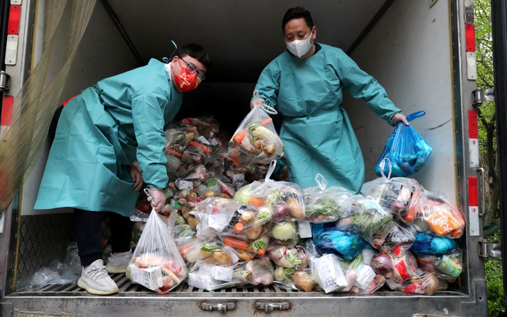 Cư dân Thượng Hải tức giận vì thiếu thực phẩm, chính quyền trấn an