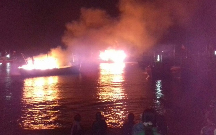 Hỏa hoạn thiêu rụi 3 tàu cá