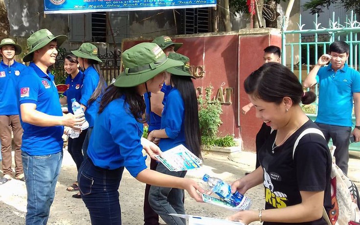 Con đi thi, cha mẹ không còn phải bán bò, bán lúa