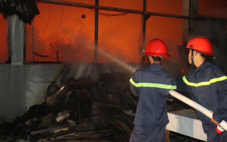 Cháy kho chứa nguyên liệu sản xuất tăm, đũa ở Thanh Hóa