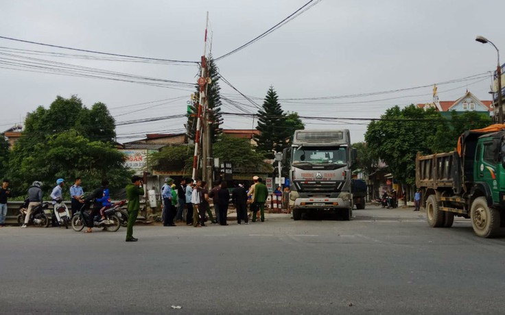 Cụ ông 83 tuổi bị xe tải đầu kéo cán tử vong