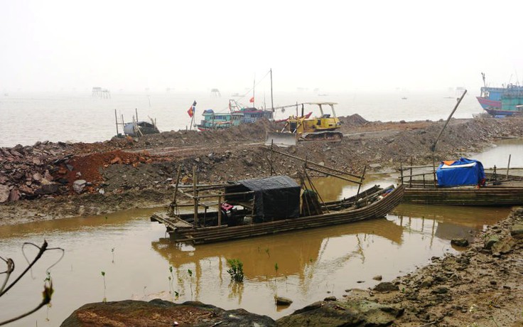 Thanh Hóa: Chính quyền tiếp tay cho doanh nghiệp lấn sông xây cảng trái phép