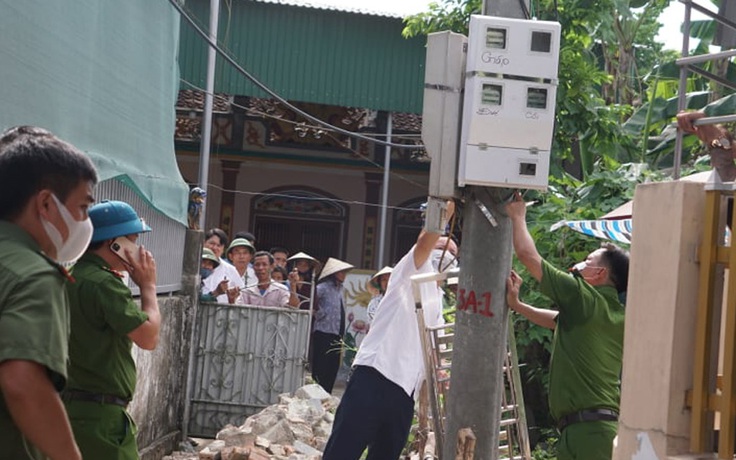 Ba người dân Hà Tĩnh chết dưới cột điện sau nhà, nghi bị điện giật