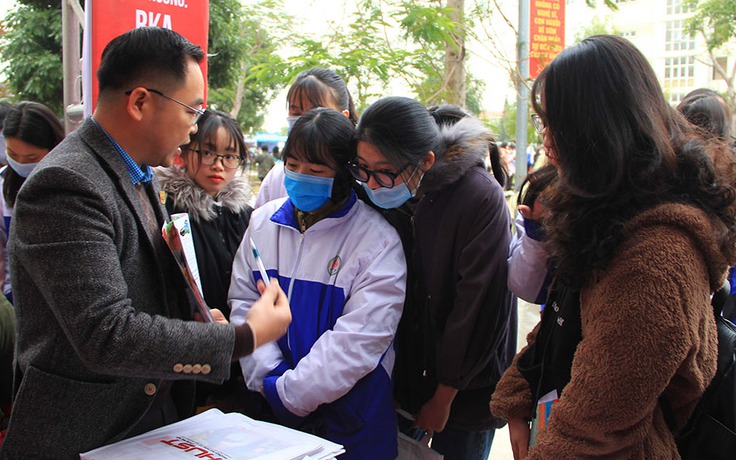 Hàng ngàn học sinh Thanh Hóa đến ngày hội tư vấn - hướng nghiệp
