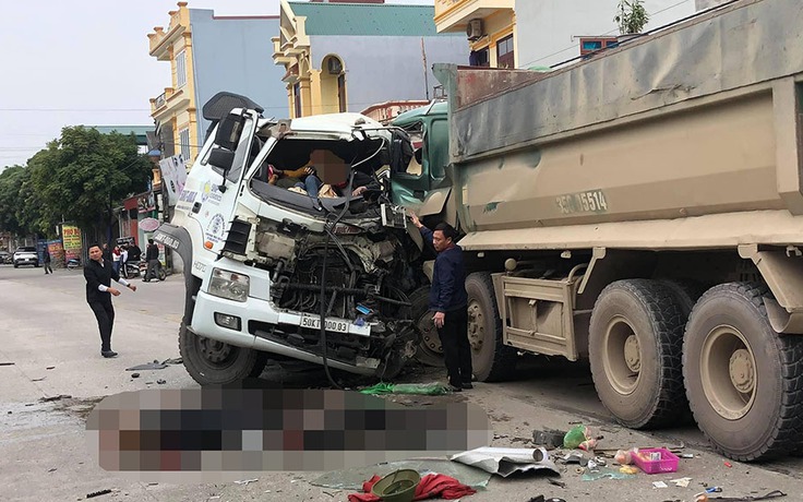 Hai xe tải đối đầu, 4 người bị thương nặng ở Ninh Bình