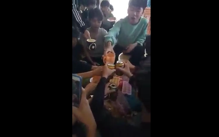 Dừng nhiệm vụ chủ nhiệm lớp của cô giáo uống bia cùng học sinh ở Thanh Hóa