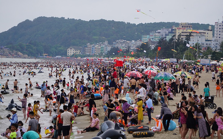 215.000 lượt du khách đổ về Sầm Sơn trong 3 ngày nghỉ lễ