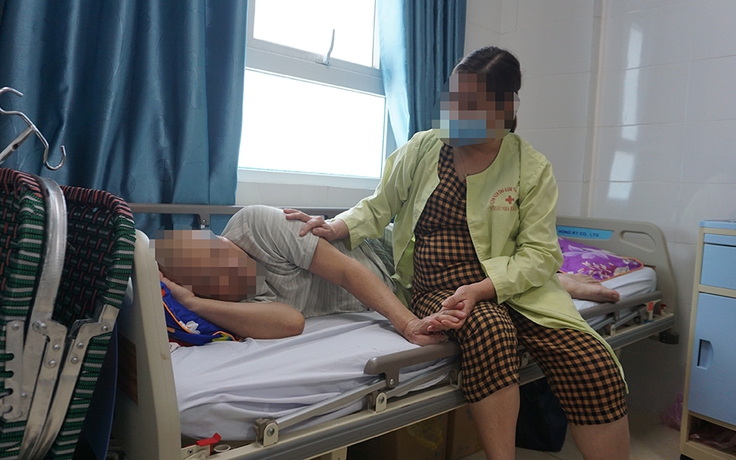 Thanh Hóa: Bệnh nhân ung thư 'dài cổ' chờ sửa máy xạ trị