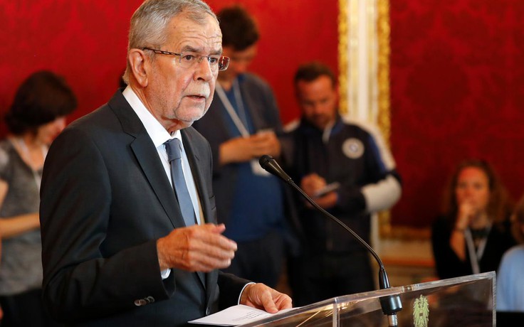 Tổng thống Áo vi phạm quy định phòng chống Covid-19 vì mải tán gẫu