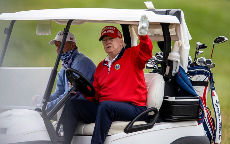 Ồn ào chuyện sân golf hàng đầu ở Mỹ làm tiệc đãi ông Trump
