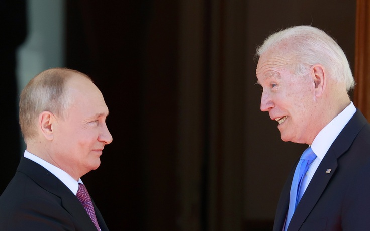Tổng thống Biden dọa cấm vận Tổng thống Putin nếu Nga tấn công Ukraine