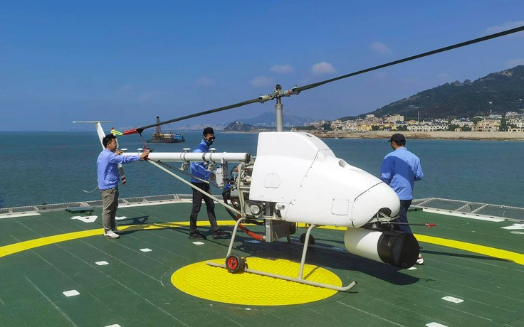 Trung Quốc thử nghiệm trực thăng không người lái trên tàu