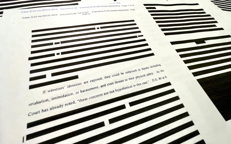 FBI: Ông Trump để tài liệu mật lẫn với báo, tạp chí, thư riêng