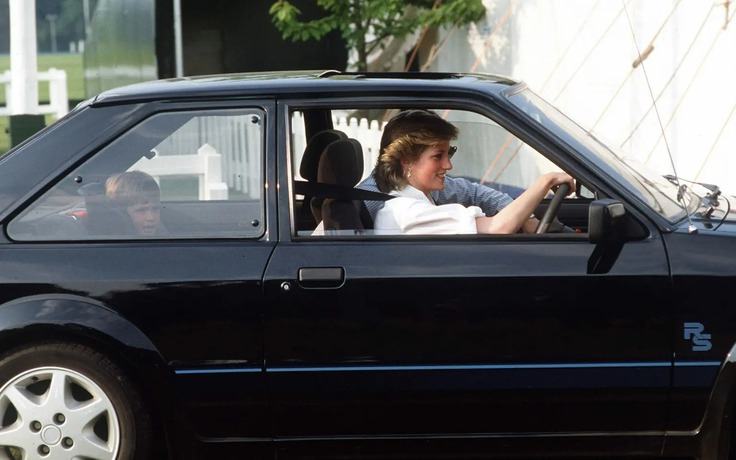 Đấu giá quyết liệt tranh mua xe của cố Công nương Diana