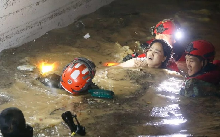 Siêu bão mạnh nhất năm 2022 tàn phá Hàn Quốc: 7 người chết trong bãi đậu xe ngầm
