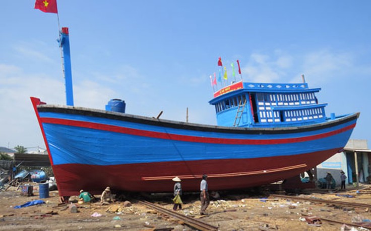 Hạ thủy tàu cá đầu tiên từ nguồn vốn ưu đãi ở Quảng Ngãi