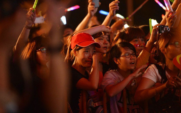 Fan bật khóc nức nở khi nghe Mỹ Tâm hát trên sân khấu Hà Nội