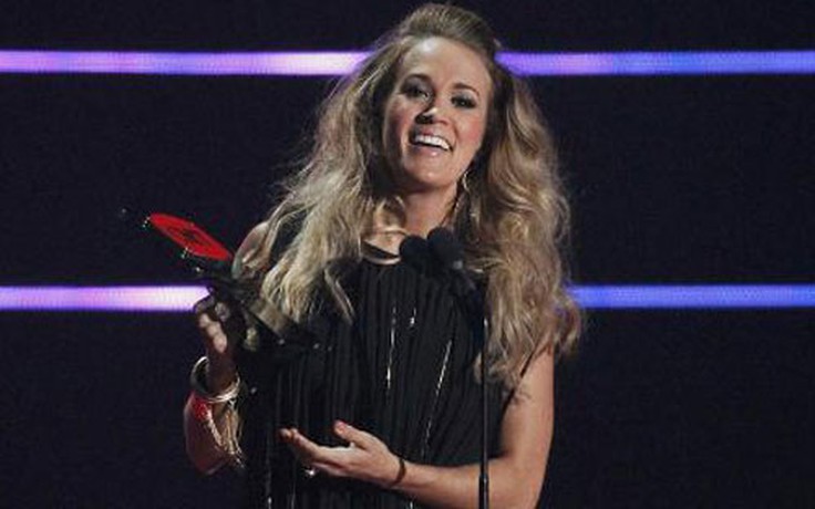 Carrie Underwood dẫn đầu đề cử CMT Music Award 2015