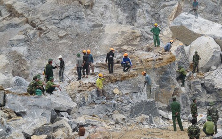 Rơi từ độ cao 10 m, 1 công nhân mỏ đá tử vong