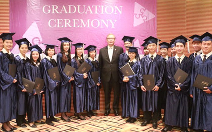 Trường CĐ Bách Việt: 19 SV hoàn thành học kỳ doanh nghiệp tại khách sạn InterContinental Asiana Saigon
