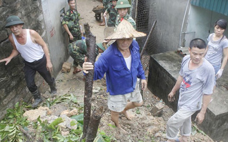 Quảng Ninh ngổn ngang sau mưa lũ, sức trẻ thanh niên chung tay giúp dân