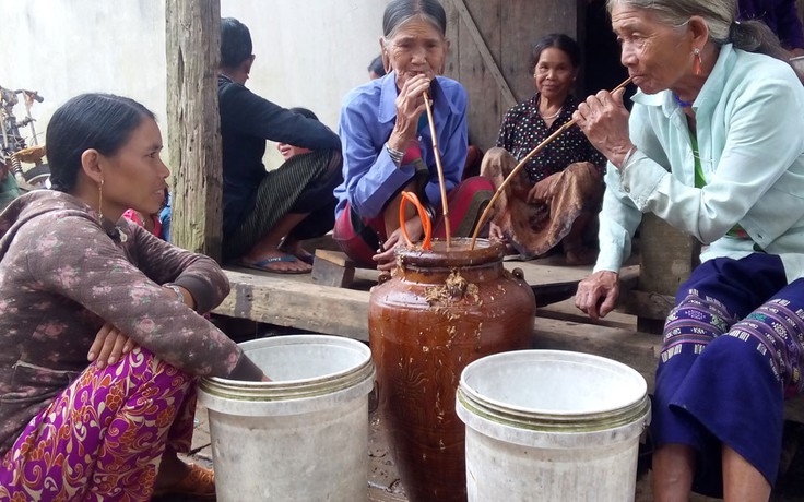 Những tập tục kỳ lạ ở Tây nguyên - Kỳ 3: Bộ chiêng được sùng kính như tổ tiên