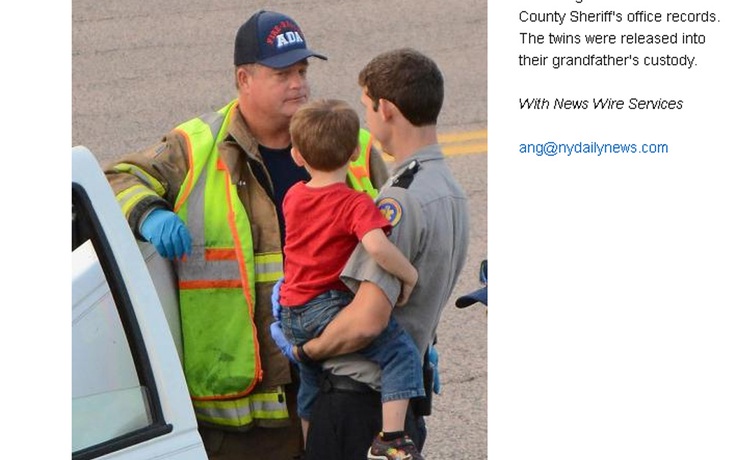 Bé trai 3 tuổi cầm lái thay mẹ say xỉn