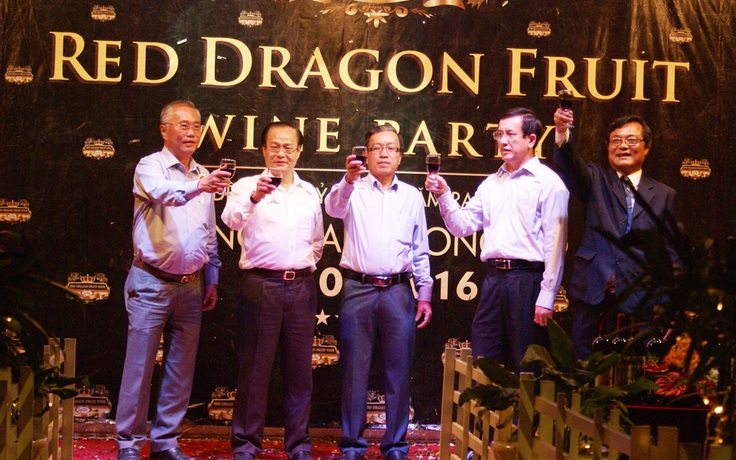 Vang Thanh Long Đỏ nhận cúp vàng sản phẩm được yêu thích ASEAN 2015