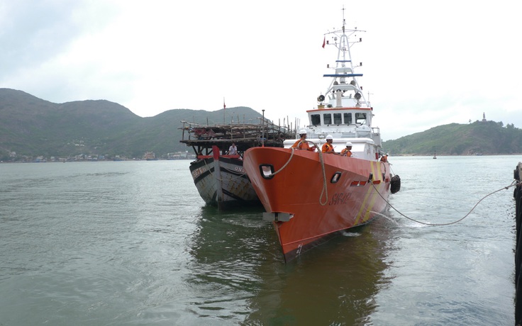 Tàu cá Việt Nam bị tàu nước ngoài đâm chìm ở Hoàng Sa