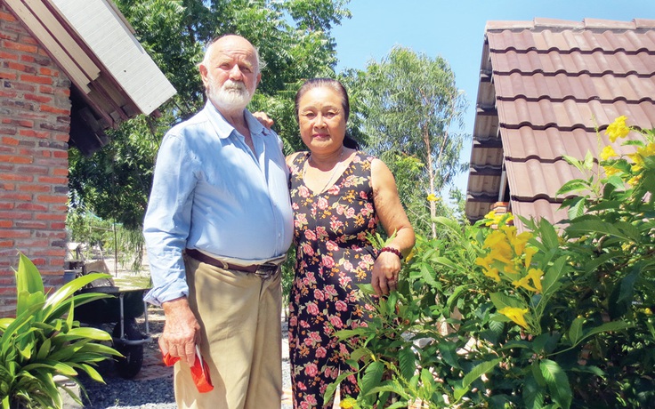 Ông già Đan Mạch và người vợ bán chôm chôm 20 năm ăn tết Việt