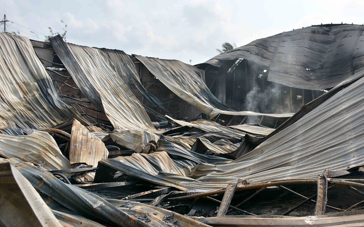 Cháy xưởng chế biến composite thiệt hại gần 2 tỉ đồng