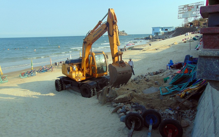 Bãi biển Vũng Tàu sạch đẹp sau hai ngày dọn dẹp cấm ăn nhậu, buôn bán