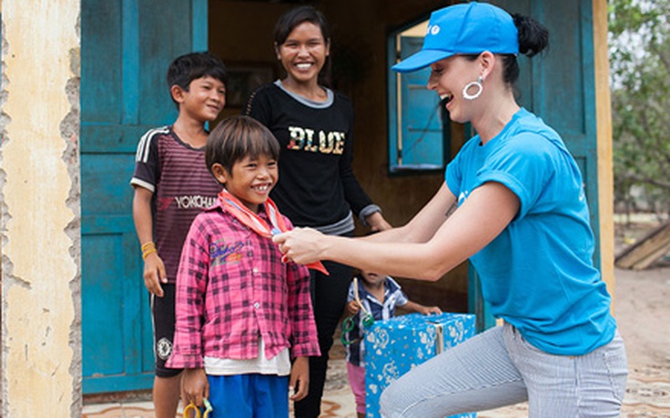 Katy Perry chia sẻ quyết tâm giúp đỡ trẻ em Việt Nam